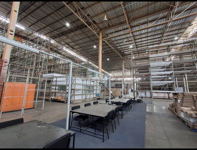 8,558M² WAREHOUSE TO LET IN DENVER
